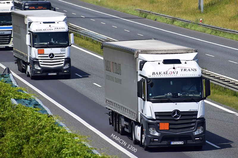 _DSC6807 BAKALOVI TRANS-crop-Mercedes-Benz Actros MP4.JPG