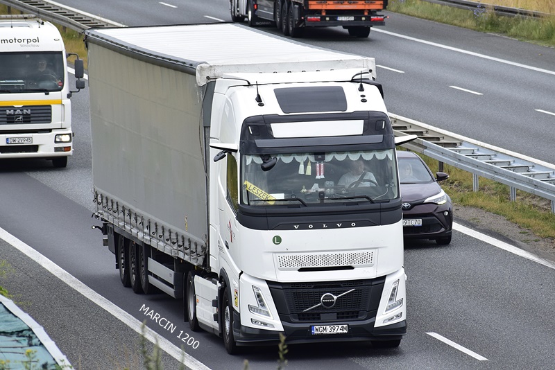 _DSC7094 GAWRYŚ-crop-VOLVO FH AERO.JPG