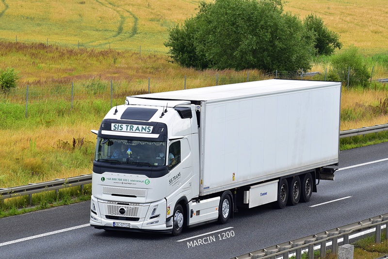 _DSC7107 SIS TRANS-crop-VOLVO FH AERO.JPG