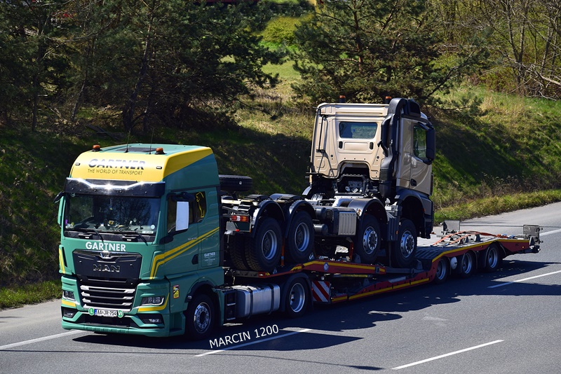 _DSC3573 GARTNER-crop-MAN TGX II.JPG