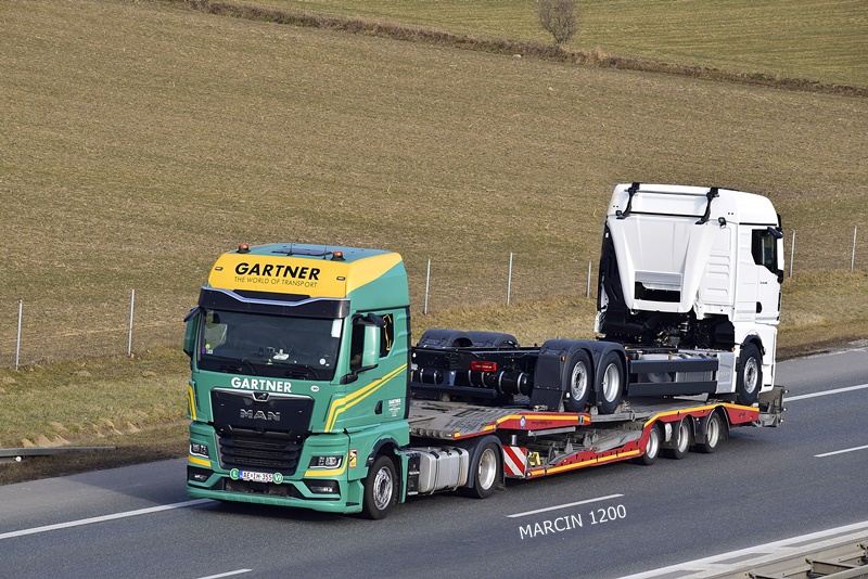 _DSC1681 GARTNER-crop-MAN TGX II.JPG