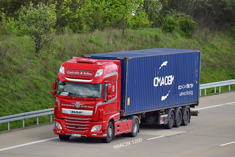 _DSC1840 GRUTZKE&SOHNE-crop-DAF XF106 II.JPG