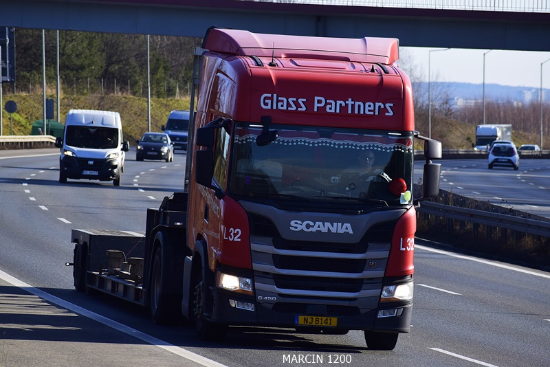 _DSC1137 GLASS PARTNERS-crop-SCANIA G450 NG.JPG