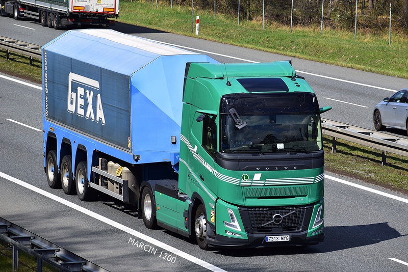 _DSC3498 LANNUTTI-crop-VOLVO FH AERO.JPG