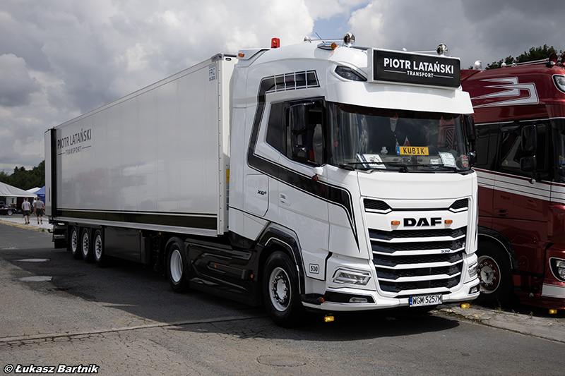 IMG_5931 DAF XG Piotr Latański.jpg