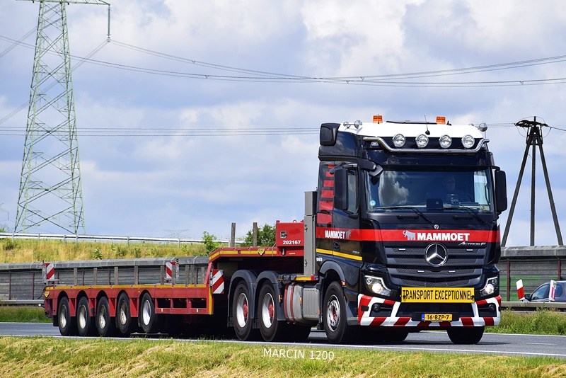 _DSC7545 MAMMOET-crop-ActrosF.JPG