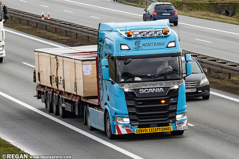 Scania R520 V8 - Montrans.jpg