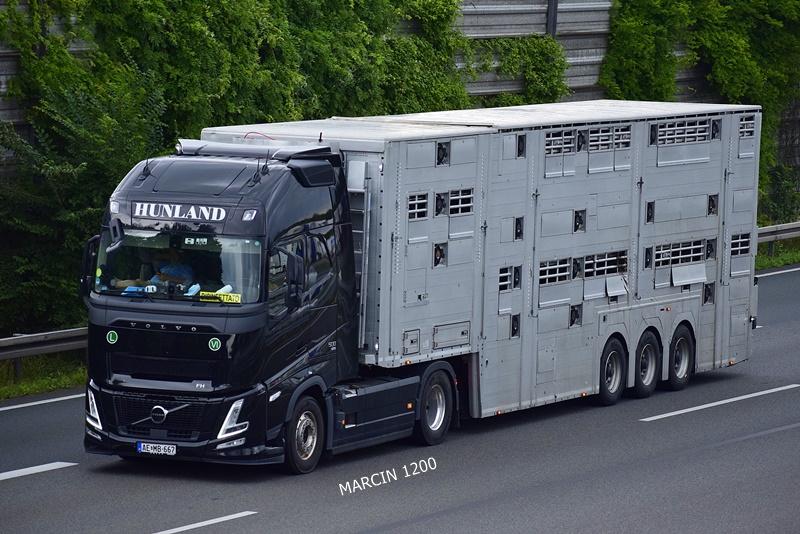 _DSC7822 HUNLAND-crop-VOLVO FH AERO.JPG