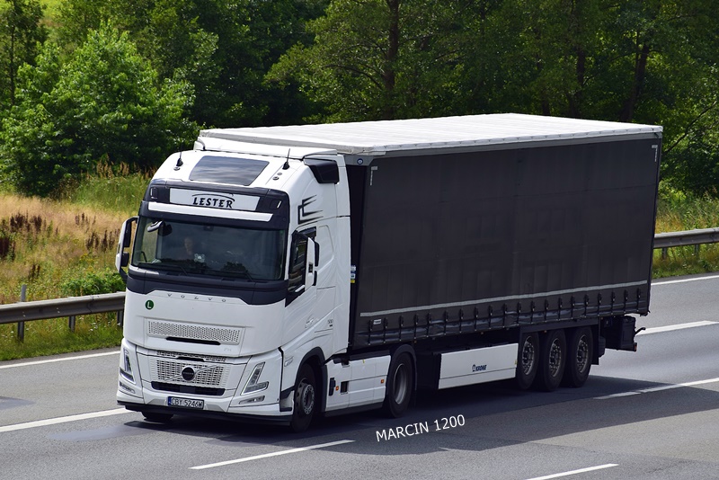 _DSC9181 LESTER-crop-VOLVO FH AERO-KRONE.JPG