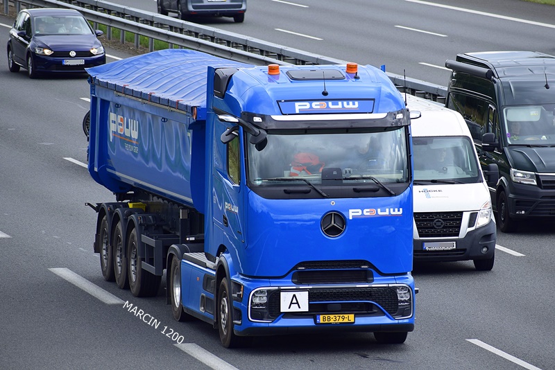 _DSC9013 POUW-crop-ActrosL ProCabin.JPG