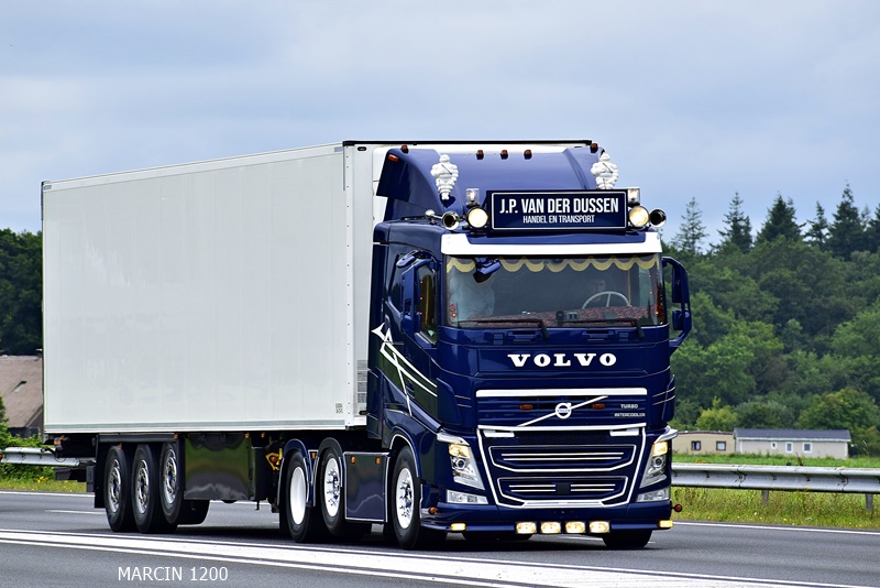 _DSC0199 J.P.VAN DER DUSSEN-crop-VOLVO FH IV.JPG