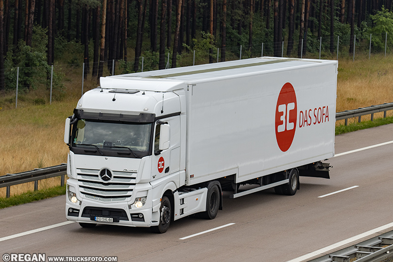 Mercedes-Benz Actros MP4 - 3C Sofa.jpg