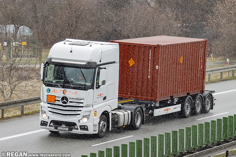 Mercedes-Benz Actros Adecon.jpg