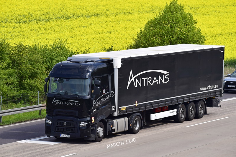 _DSC4845 ANTRANS-crop-Renault Range T-EVO.JPG