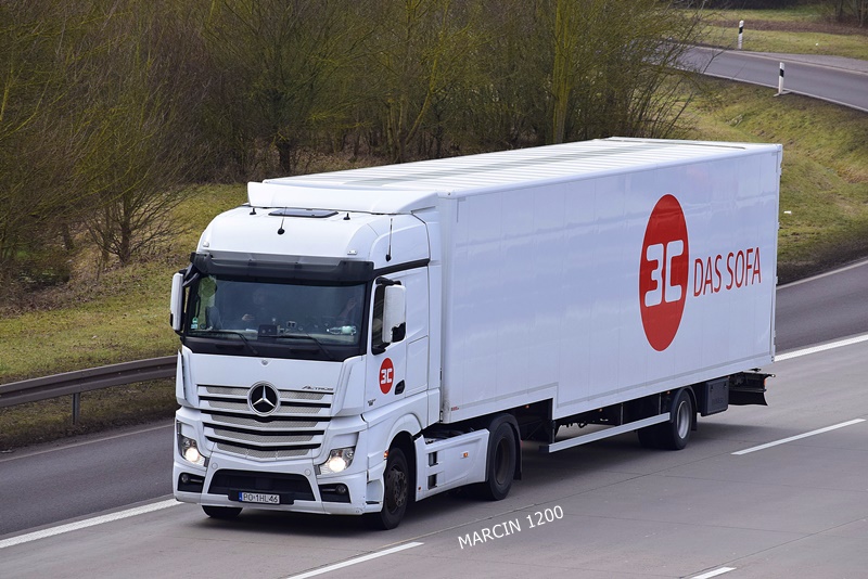 _DSC1348 3D DAS SOFA-crop-Mercedes-Benz Actros MP4.JPG