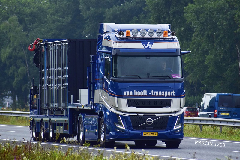 _DSC9754 VAN HOOFT-TRANSPORT-crop-VOLVO FH AERO.JPG