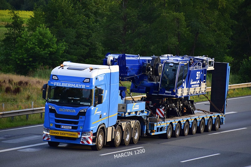 _DSC8298 FELBERMAYR-crop-SCANIA S V8.JPG