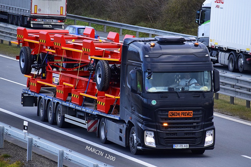 _DSC0247 FORD F-MAX-crop---.JPG