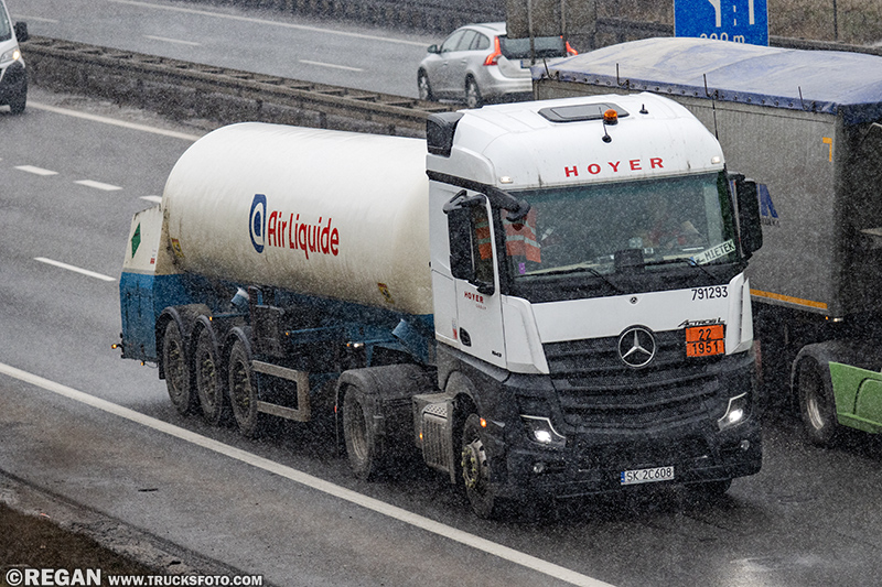 Mercedes-Benz Actros L - Hoyer.jpg