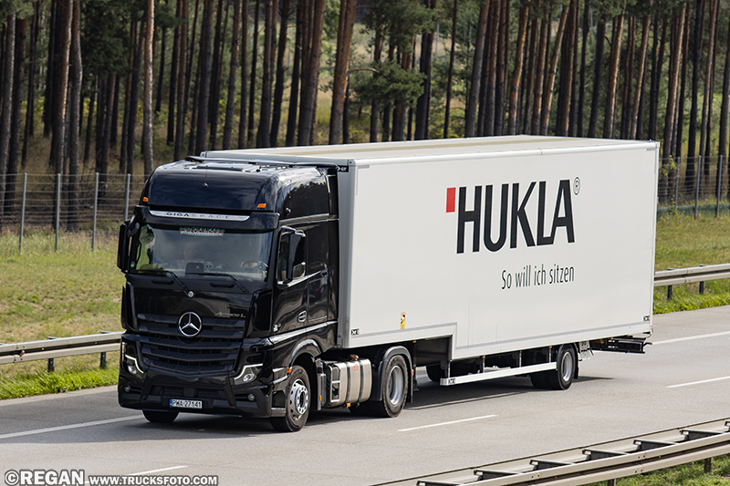 Mercedes-Benz Actros L - Hukla.jpg