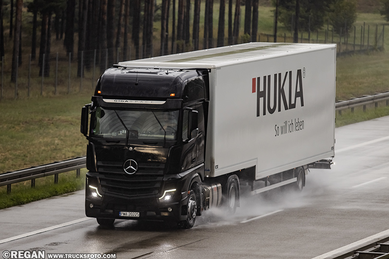 Mercedes-Benz Actros L Hukla.jpg