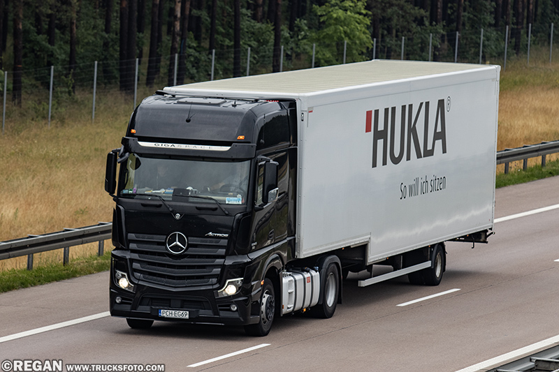 Mercedes-Benz Actros MP5 - Hukla.jpg