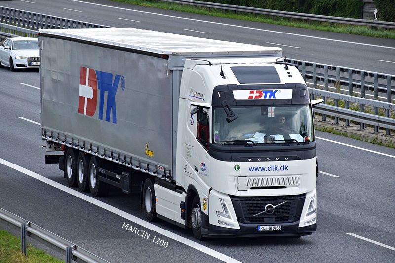_DSC7866 DTK-crop-VOLVO FH AERO.JPG
