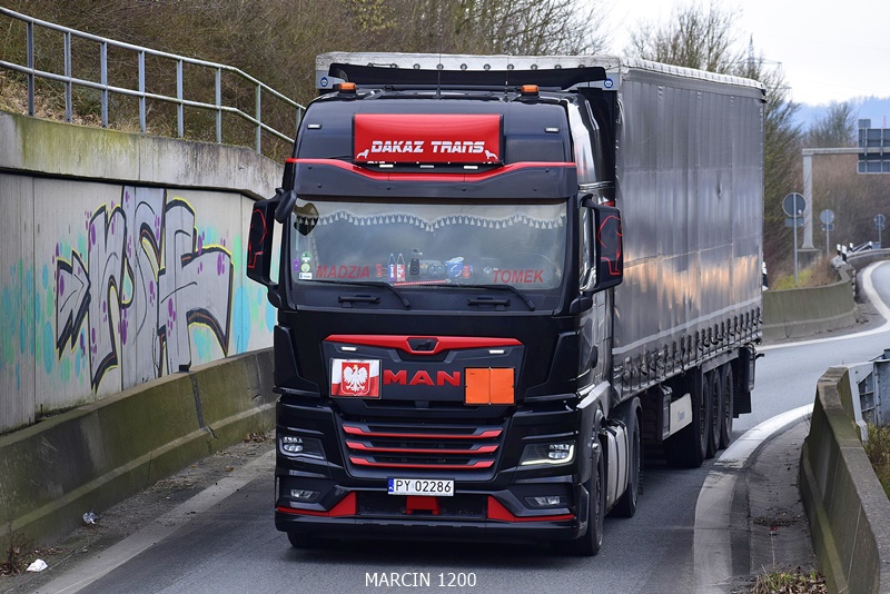 _DSC1268 DAKAZ TRANS-crop-MAN TGX II.JPG