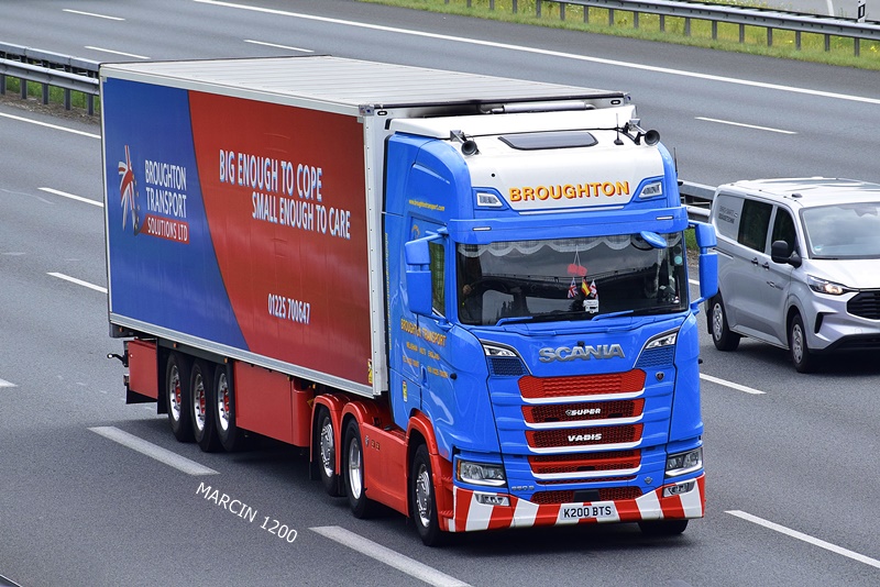 _DSC8713 BROUGHTON-crop-SCANIA S660 V8.JPG