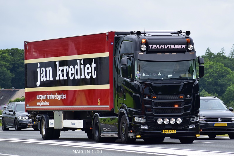 _DSC0130 TEAMVISSER-crop-SCANIA S V8-JAN KREDIET-KRONE.JPG