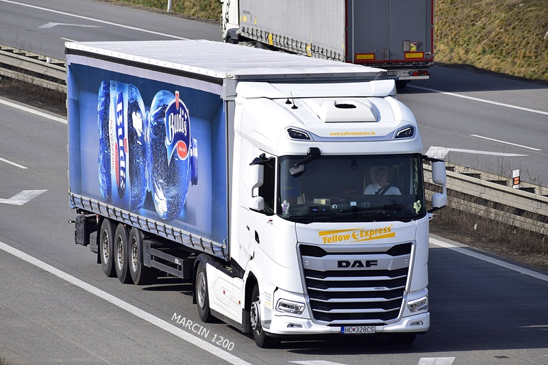 _DSC2650 Yellow Express-crop-DAF XG.JPG