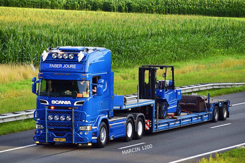 FABER JOURE-crop-SCANIA R V8 STREAMLINE.JPG