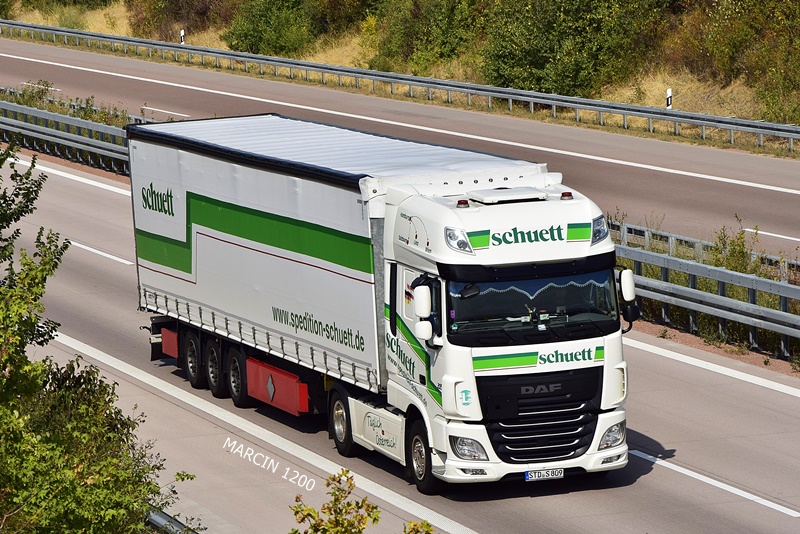 _DSC2645-crop-Schuett-DAF XF 106.JPG