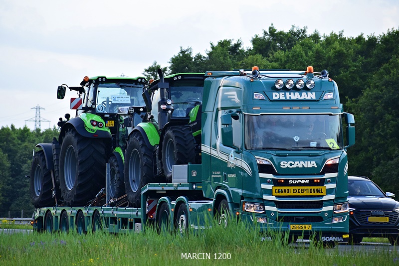 _DSC1169 DE HAAN-crop-SCANIA R V8.JPG