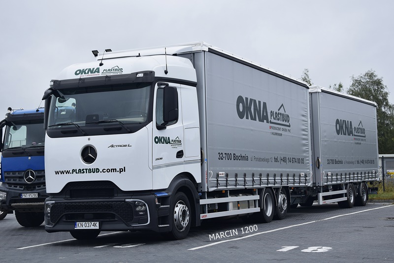 _DSC1928-crop-Plastbud - okna-ActrosL ProCabin.JPG