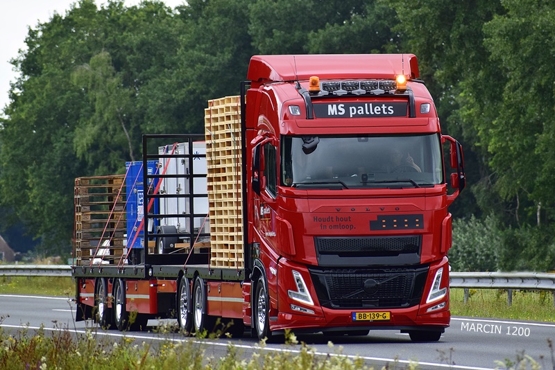 _DSC0668 MS PALLETS-crop-VOLVO FH AERO.JPG