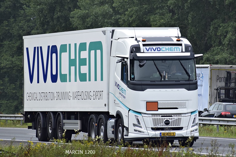 _DSC9709 VIVOCHEM-crop-VOLVO FH AERO.JPG