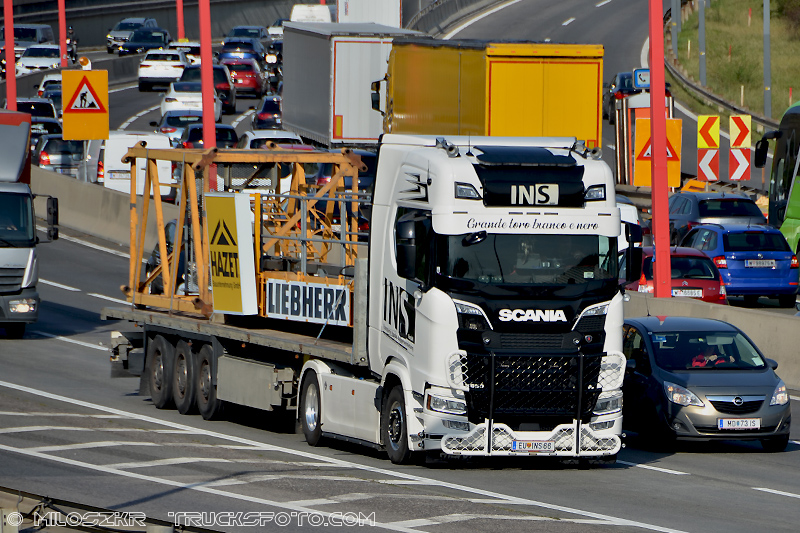 Scania_Ins_2142.JPG