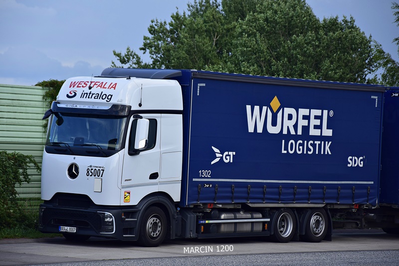 _DSC7950 WESTFALIA Pro-crop.JPG-ActrosL ProCabin.JPG