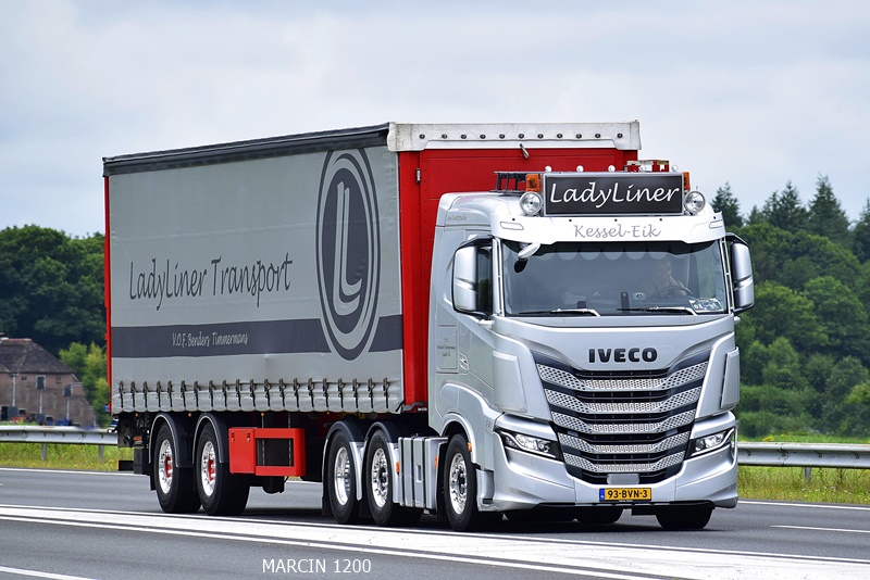 _DSC0144 LADYLINER-crop-IVECO S-WAY.JPG