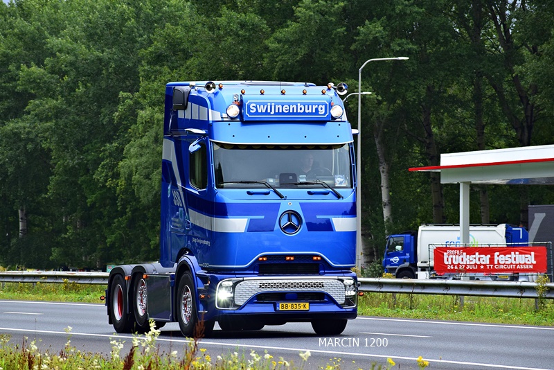 _DSC0337 SWIJNENBURG-crop-ActrosL ProCabin.JPG