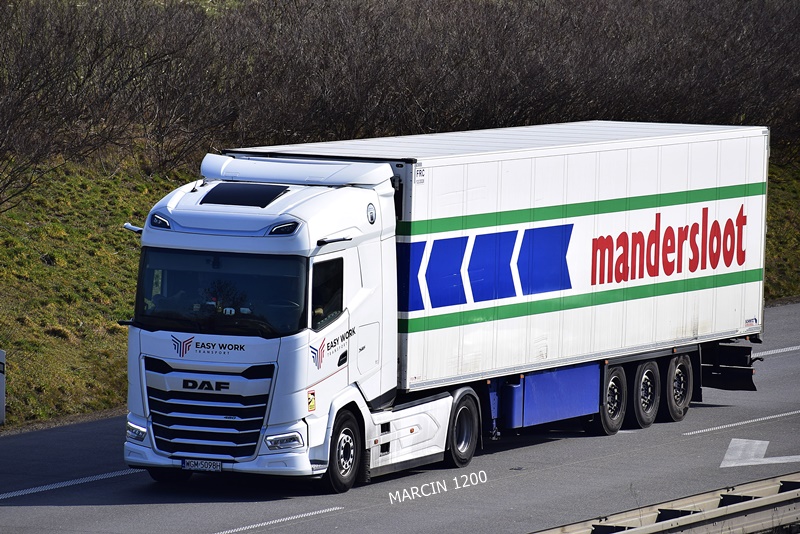 _DSC2279 EASY WORK-crop-DAF XG.JPG