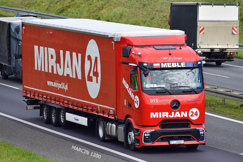 _DSC2144-crop-MIRJAN-ActrosL ProCabin-krone.JPG