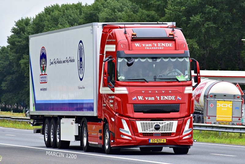 _DSC0438 W.van't ENDE-crop-VOLVO FH AERO.JPG
