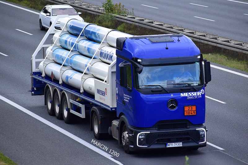 _DSC1962 MESSER-crop-ActrosL ProCabin.JPG