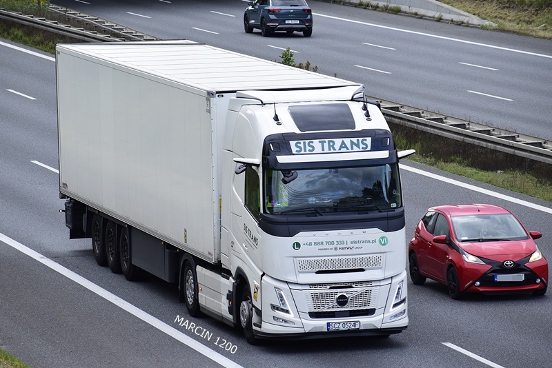 _DSC1951 SIS TRANS-crop-VOLVO FH AERO.JPG