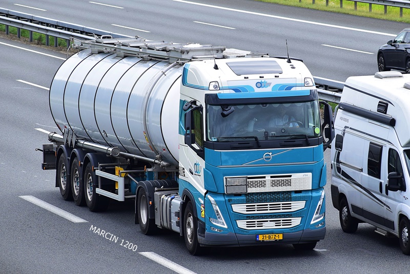 _DSC8590 OTT Den Ouden Tanktransport-crop-VOLVO FH5.JPG