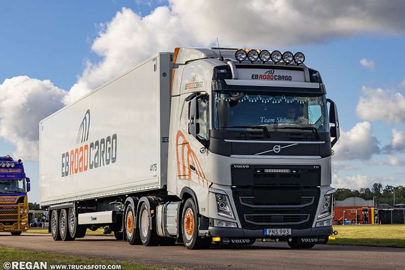Volvo FH4 - EB Road Cargo.jpg