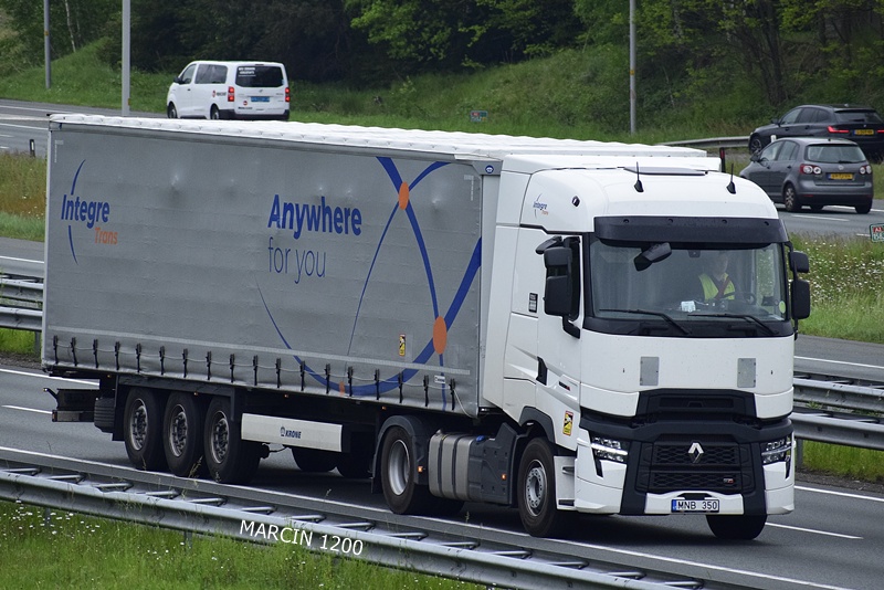 _DSC4082 INTEGRE TRANS-crop-RENAULT RANGE T EVO.JPG