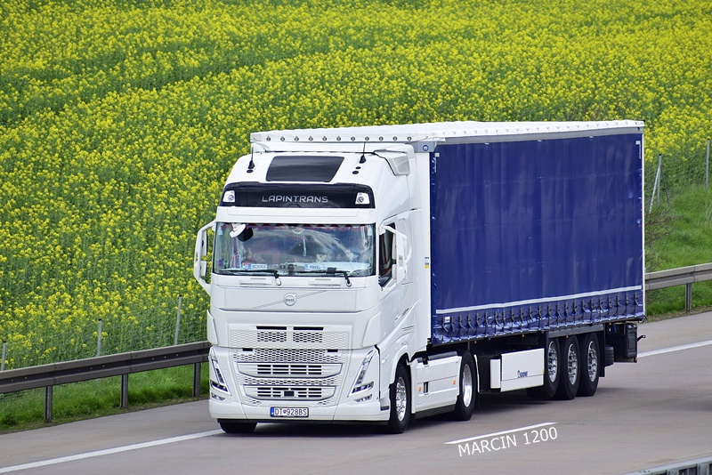 _DSC2225 LAPIN TRANS-crop-VOLVO FH5.JPG